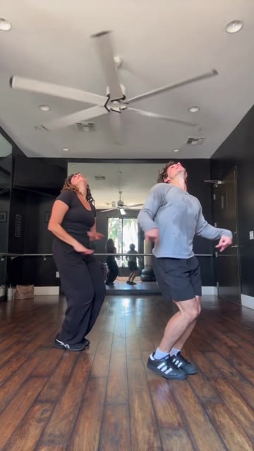 Thriller Dance AI: Two-Person Dance, 7.5 seconds: Independent arm, shoulder and leg movements