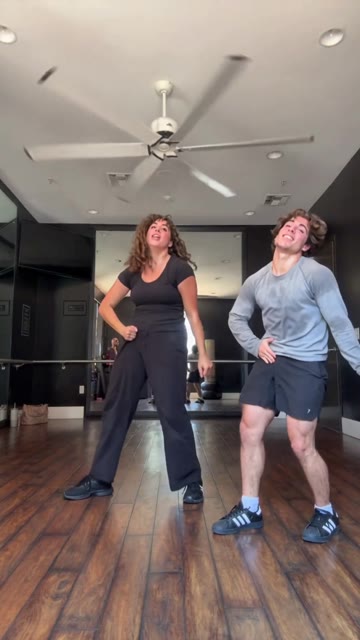 Thriller Dance AI: Two-Person Dance, 13.5 seconds: Continue through the turns and ending